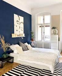 Ausstellungsstück besonders günstig und sofort zum mitnehmen. Schlafzimmer Altbau Berlin Parkett Couch
