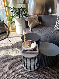 Its minimalist look and the combination of metal and wood or lacquer as well as the different colours provide a fabulous style statement. Universell Einsetzbar Unglaublich Praktisch Und Gut Aussehend Der Beistelltisch