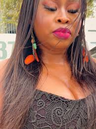 So let me gist you small 😅 🤣🤣🤣🤣 I was the official makeup artist for  Dr. Mrs. Esther Tonlagha for the BENIKRUKRU CARNIVAL organized by Esther  Mathew tonlagha foundation held