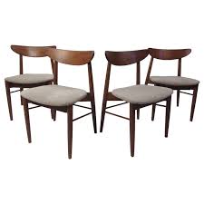 The haides walnut veneer dining chair absolutely radiates style and a little bit of retro charm. Set Of Four Mid Century Modern Walnut Dining Chairs For Sale At 1stdibs