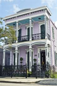 Beautiful Italianate Facade Of Collinwood House In New Orleans This Just Looks Like Me If You Knew New Orleans Homes New Orleans Architecture House Colors