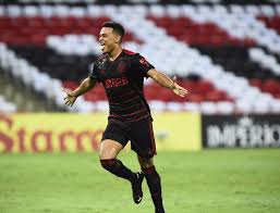 O camisa 11 domina pela direita e solta a bomba. Artilheiro Do Flamengo Rodrigo Muniz Ve Pedro E Gabigol Como Referencias Procuro Aprender Flamengo Ge