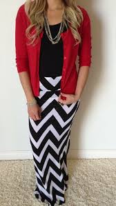 Black And White Maxi Skirt Outfit Love This Chevron Maxi Skirt But Would Pair With A Red Fitted Blazer Instead Of A Cardigan Fashion Maxi Outfits Chevron Maxi Skirts