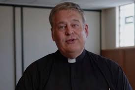 Fallece sacerdote David Hudgins, de la Diócesis de Lansing en Estados  Unidos