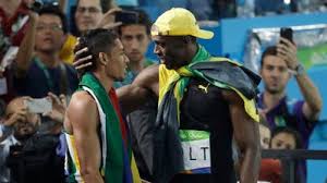 He holds personal bests of 19.94 seconds and 43.48 seconds for the distances, respectively. Wayde Van Niekerk Ein Phanomen Fast Wie Usain Bolt Nzz