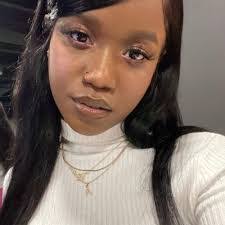 Vanessa Leonard's Instagram, Twitter & Facebook