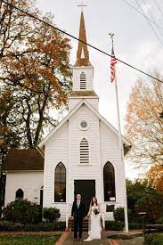 Oaks Pioneer Church Is A Tiny White Church And Chapel In Sellwood Just Minutes From Church Wedding Photos Portland Wedding Photographer Winter Wedding Venues