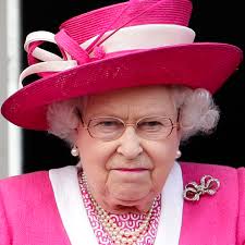 Dal bianco al nero attraversando. Coronavirus La Regina Elisabetta Non Tornera A Buckingham Palace