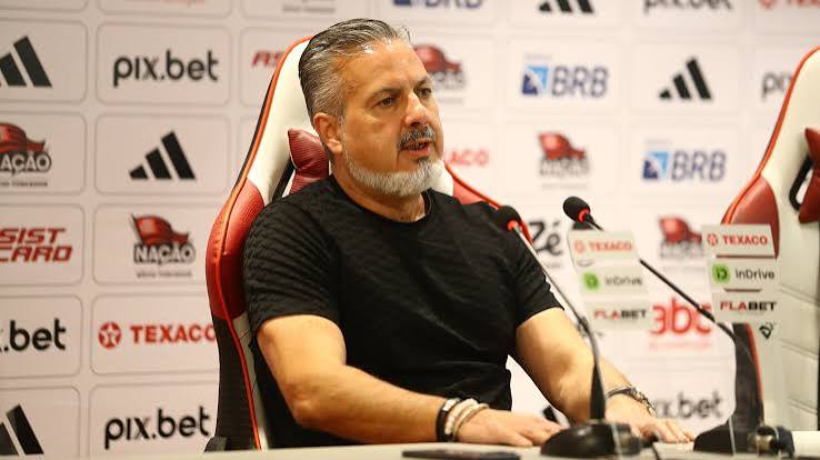 Diretor do Flamengo critica redu&ccedil;&atilde;o de estrangeiros: "Abaixar a qualidade" | CNN Brasil