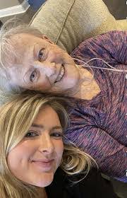 Linda Nucci's Instagram, Twitter & Facebook