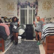 You need it to nail that classic style. Preppy Dorm Room Decor 20 Ideas To Fall In Love With Preppy Dorm Room Girls Dorm Room Preppy Dorm Room Decor