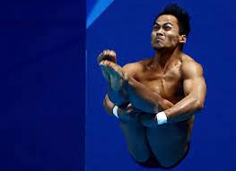 Ahmed amsyar bin azman (28 ağustos 1992 doğumlu) bir malezya dalgıç.2 3 metre tramplenin ön eleme turunda azman 12. Champion Amsyar Retires From Diving