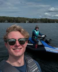 This semester, our brothers are living together all across the country.  These boys are chilling in Kaneohe, Hawai'i, where they've been surfing,  hiking, skydiving, and generally steezing out.