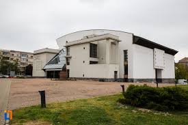 Universitatea europeană drăgan din lugoj (ued) este o instituție de învățământ superior, persoană juridică de drept privat și de utilitate publică, parte a sistemului național de învățământ din românia, cu sediul în lugoj, județul timiș. Universitatea Europeana Dragan Din Lugoj Obiective Turistice Timis DeÈ™tepÈ›i Ro