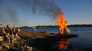 Naturen staar smykket til høitid idag, den har heist millioner af viftende flag. Sankthans Aften Den Lyseste Natta