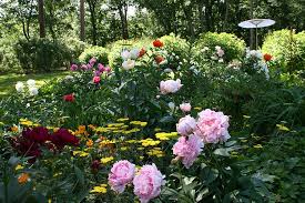 The garden obelisk (would you believe i found that at a flea market?) that you now see in the center had been in my backyard. Peek Into Eight Secret Gardens Around New England This Summer