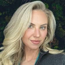 Amber Pickering's Instagram, Twitter & Facebook