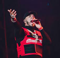 Pin By Clarissahernandez7 On Anuel Aa Singer Sports Jersey Jersey