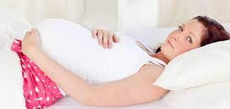 أضرار نوم الحامل على الظهر حياتك