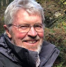 I have an admittedly trivial problem. When I get into the car, MY2016, the  media centre auto plays whatever I was listening to