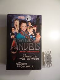 Nina, die neue auf dem internat, fühlt sich an ihrem ersten tag im haus anubis noch nicht so richtig wohl. Das Haus Anubis Lowe Alexandra Penrhyn Und Verena Kiefer Buch Gebraucht Kaufen A02gbr9e01zzc