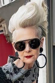 31 mai 2020 découvrez le tableau coiffure cheveux courts 60 ans de sandrinerivez sur pinterest. Style Femme 50 Ans 34 Incroyablement Belles Coupes De Cheveux Courts Pour Les Femmes De Plus De 60 Ans Magazine Moms Inspiration Pour Parents Modern Mom Fashion Lifestyle Magazine