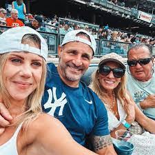 Erin Colton's Instagram, Twitter & Facebook