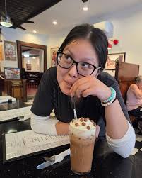 Shimmy shimmy....COCO PUFF LATTE!!! Nothing pompous or pretentious about  this guy, just yummy 😋 We like it iced, but you can get it hot, too!  #locallyleesburg #novaeats #downtownleesburg #leesburgva #coffee  #coffeetime #cafe #