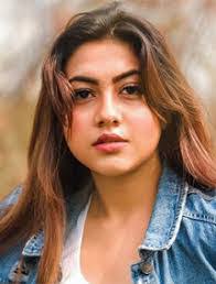 Reem Shaikh's Instagram, Twitter & Facebook