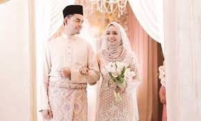 Ummi nazeera nur hidayah binti zainal abidin (lahir 20 ogos 1990) merupakan seorang pelakon wanita malaysia yang bergiat aktif dalam lakonan di televisyen dan filem. Ummi Nazeera Suami Selamat Nikah 23 Julai Lalu