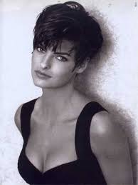 This style is bold yet very feminine, perfect for all kinds of hair textures. 9 Best Women S Short Messy Hairstyles Styles At Life