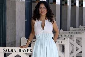 En su segunda semana, amplió su estreno a más salas logrando recaudar 10.3 millones de dólares. Salma Hayek Por Mi Fisico Me Dieron Una Oportunidad Tvmas El Comercio Peru