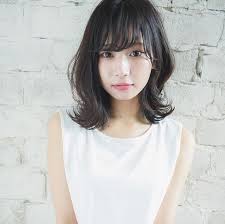 暗髪でも垢抜けた印象に 大人女性におすすめしたい暗髪ヘアスタイル特集 folk ヘアスタイリング ヘアスタイル セミディ