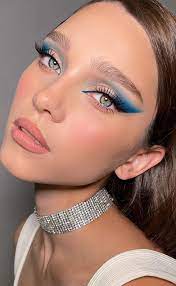 After a decade of warm tones, blue eyeshadow is back. 35 Cool Makeup Looks That Ll Blow Your Mind Nude And Bright Blue