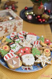 All of the decorating is done when these pretty wreaths come out of the oven. Decorated Christmas Cookies Haniela S Recipes Cookie Cake Decorating Tutorials