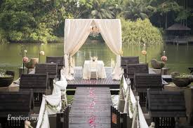 Outdoor Garden Rom At Gita Bayu Anand Dhashaini Wedding Photographer Malaysia Photographer Malaysia Romantic Wedding Ceremony Hindu Wedding Ceremony