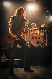 haim harterei club ch zurich by martin walter on 500px haim band photoshoot guitar girl