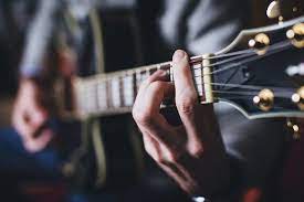 Chord Gitar Lagu Tanpa Batas Waktu Fadly Padi Feat Ade Govinda Aku Merindu Ku Yakin Kau Tahu Prfm News