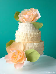 Velg blant mange lignende scener. How To Make A Ruffle Cake With Crepe Paper