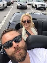 Road trip shenanigans with my favorite stew Kat Held for lunch ⚓️🍛