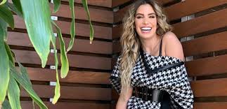 Andrea escalona contó lo que le dijo su madre magda rodríguez un día antes de morir. Andrea Escalona Cachetea Brutalmente A Martha Figueroa En Pleno Programa