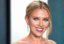 I capelli crespi o ricci/frisé si gonfiano più . I Migliori Tagli Di Capelli Per Chi Ha Il Viso A Cuore Lauteri