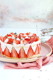 5 pacchettini di pavesini 150 gr di fragole 1 cucchiaio di zucchero semolato latte + 3 fragole per la bagna. Torta Chantilly Mascarpone E Fragole Fiordipistacchio Ricetta Fragole Dolci Con Fragole Cheesecake Mini