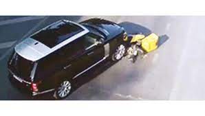 Kendisini m@lum söylemi sebebiyle sevmem , ama bugun butun medyada zengin i̇şadamının oğlu beraat etti diye sayıp sövmüşler.videoyu defalarca izledim.siyah jeep de hiçbir suç bulamadım.ben mi göremedim beyler neden bu arkadaşa 15 yıl. Isadami Mehmet Cengiz In Ogluna Beraat Ntv
