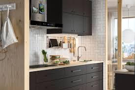 Tout d'abord, ikea stocke l'ensemble de ses cuisines dans enfin, petit détail que j'ai omis précédemment : Cuisine Ikea Nouveautes Meubles Ilot Credence Et Leurs Prix