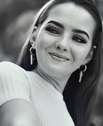 Lara Beck's Instagram, Twitter & Facebook