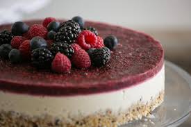 Torten Ohne Backen Mit Keksboden Creme Mit Vanille Und Obst Brombeeren Himbeeren Blauebeeren Torte Kuchen Ohne Backen Desserts Ohne Backen Keksboden Kuchen