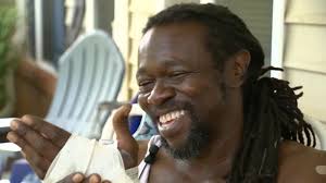 GRAPHIC: Man bitten several times by coyote before strangling it to death