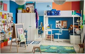 Ya que este espacio servirá como su dormitorio, su oficina y como un área social donde va a recibir sus amigos y pasar tiempo con ellos, la decoración debe ser flexible y multifuncional. Inspiracion Dormitorios Juveniles Ikea Nuevo Catalogo 2021 Fotos