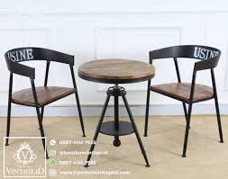 Pin Di Kursi Cafe